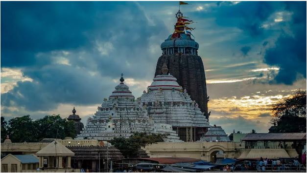 Photo of पुरी के जगन्नाथ मंदिर में फटी जींस और पारदर्शी कपड़े पहनने वालों पर लगी रोक