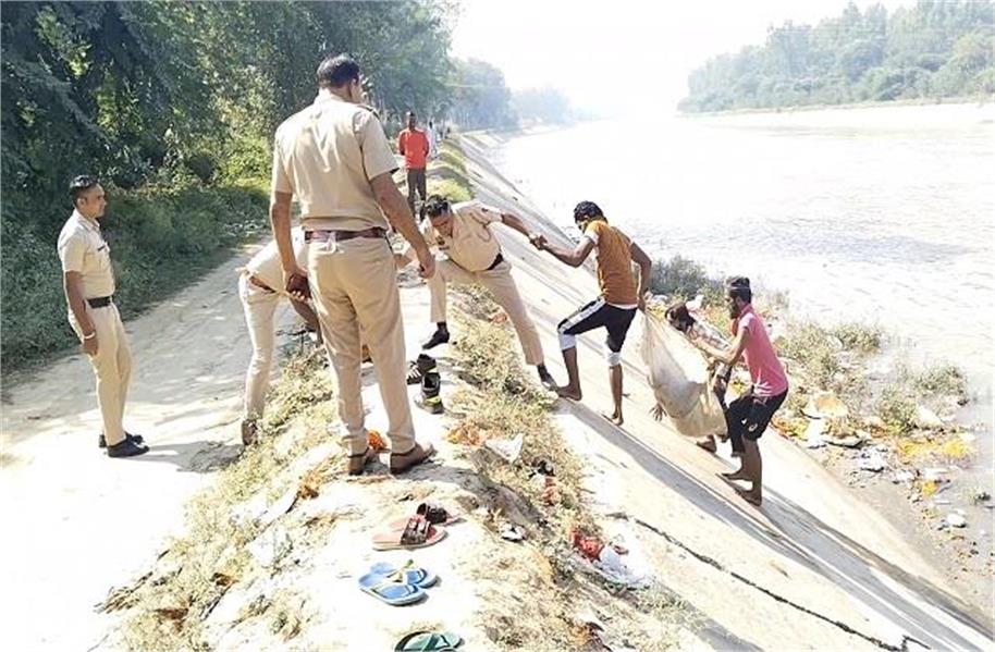 Photo of पश्चिमी यमुना नहर में मिला शख्स का शव, नहीं हो पाई पहचान