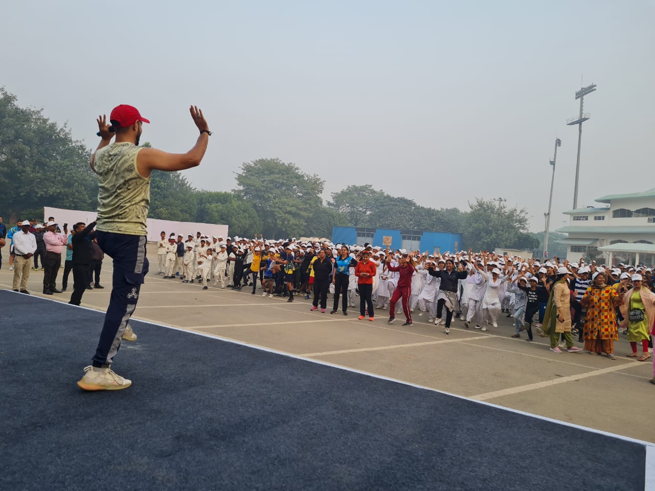 Photo of गुरुग्राम: रन फॉर यूनिटी दौड़ में शामिल होने पहुंचे हजारों लोग