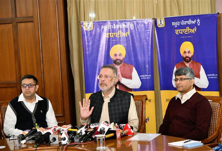 स्वास्थ्य मंत्री डॉ. बलबीर सिंह ने केंद्र सरकार से 621 करोड़ रुपये की आयुष्मान निधि जारी करने का किया आग्रह