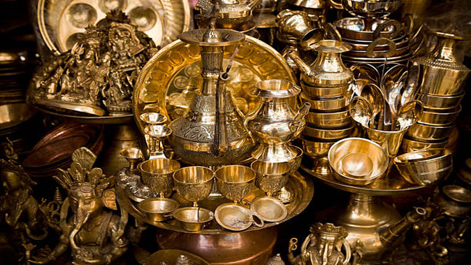 धनतेरस के दिन बर्तन खरीदना क्यों माना जाता है शुभ? आइये जानते हैं इसका कारण