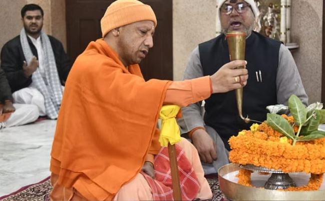 Photo of गोरखपुर: सीएम योगी ने देवाधिदेव का किया रुद्राभिषेक, जगत कल्याण की प्रार्थना