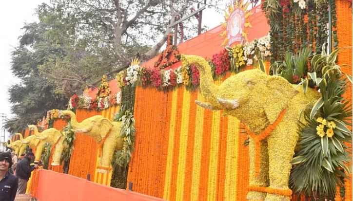 Photo of अयोध्या : थाईलैंड व अर्जेंटीना के फूलों से संवर रही अयोध्या, ट्रकों से पहुंच रही खेप