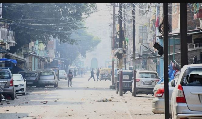 Photo of हल्द्वानी: बनभूलपुरा थाना क्षेत्र में रहेगा कर्फ्यू, अन्य जगह आज से खुलेंगे स्कूल…