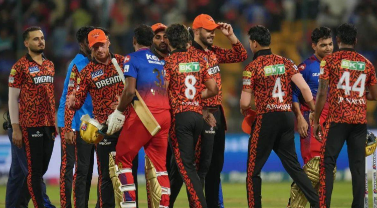 Photo of ऐतिहासिक बना RCB vs SRH मैच, टूटा टी-20 क्रिकेट का सबसे बड़ा रिकॉर्ड