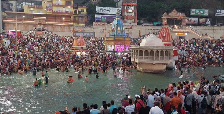 Photo of दुर्लभ योग…गंगा स्नान को हरिद्वार में उमड़ा आस्था का सैलाब