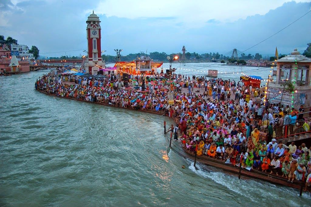 Photo of गंगा दशहरा पर लाखों ने लगाई आस्था की डुबकी