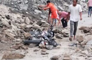 Bike crashed on Badrinath Highway, two youths fell into Alaknanda river