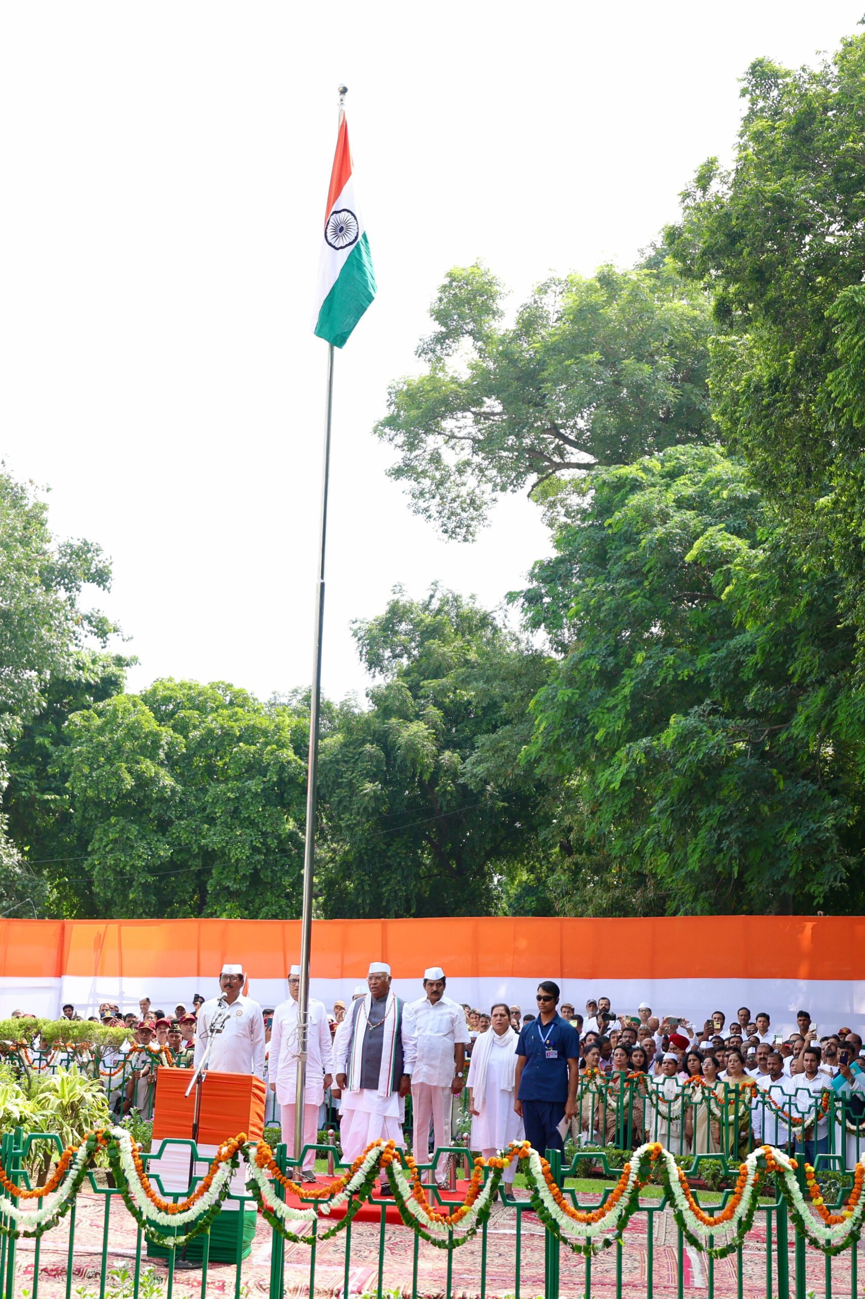 Photo of आजादी में भाग नहीं लिया और कांग्रेस को नसीहत दे रहे हैं : कांग्रेस अध्यक्ष