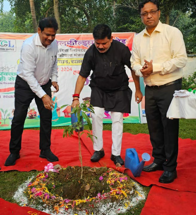 Photo of कोयला राज्य मंत्री ने राजमहल क्षेत्र का किया दौरा