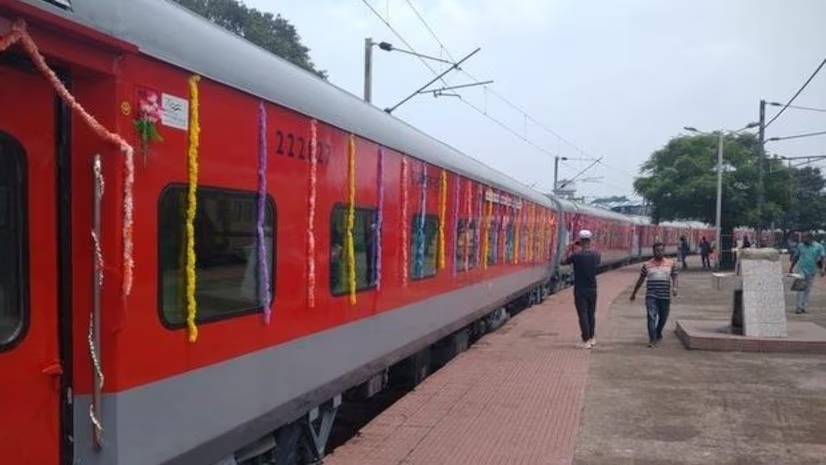 Photo of दुर्गा पूजा, दीपावली और छठ के दौरान चलाई जाएंगी  6000 से अधिक स्पेशल ट्रेनें