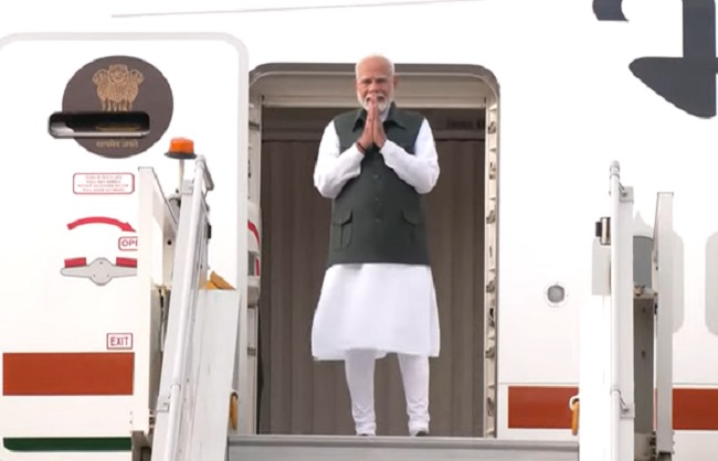 Photo of प्रधानमंत्री मोदी ब्रुनेई और सिंगापुर की यात्रा पर रवाना