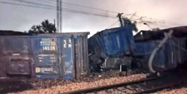 25 coaches of goods train derailed in Mathura, Delhi-Agra route blocked