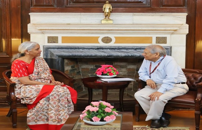 Photo of सीएसईपी के मानद अध्यक्ष राकेश मोहन ने वित्‍त मंत्री सीतारमण से की मुलाकात