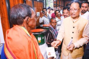 Chief Minister Sai handed over electronic wheels to 100 potters