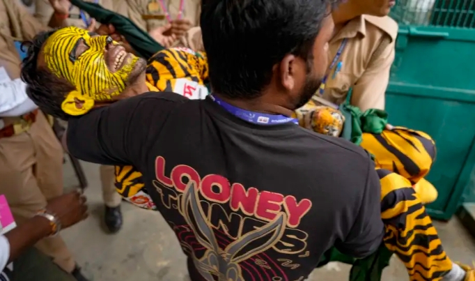 Bangladeshi fan took a U turn, said he was feeling unwell