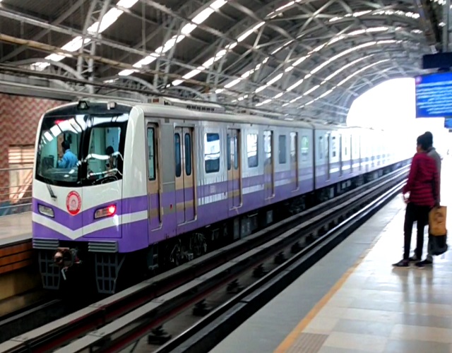 Additional metro service started before puja on Howrah-Esplanade route