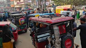 Kanpur Dehat: Traffic problems and danger of accidents due to encroachment