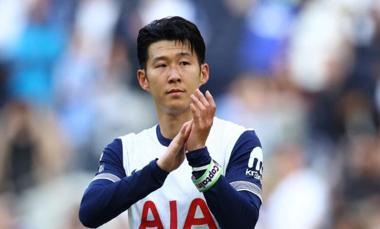 Son Heung-min became Asia's best international player of the year, Ellie Carpenter won the award in the women's category.