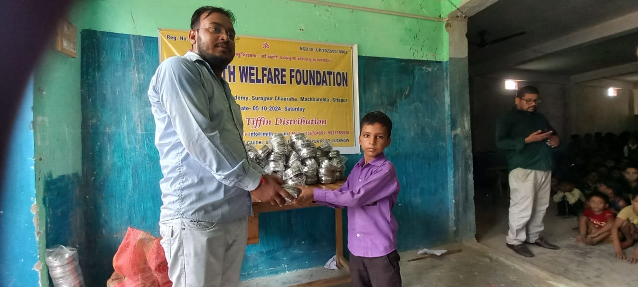 Myth Welfare Foundation distributed tiffins to school children, gave the message of healthy India