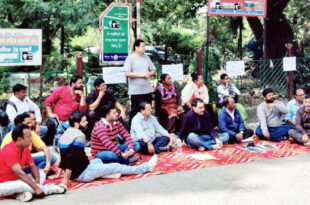 Protest against abusive language in Nanda Devi Mahotsav, demand for arrest after reciting Hanuman Chalisa