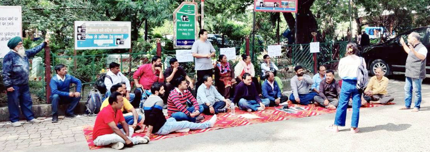 Protest against abusive language in Nanda Devi Mahotsav, demand for arrest after reciting Hanuman Chalisa