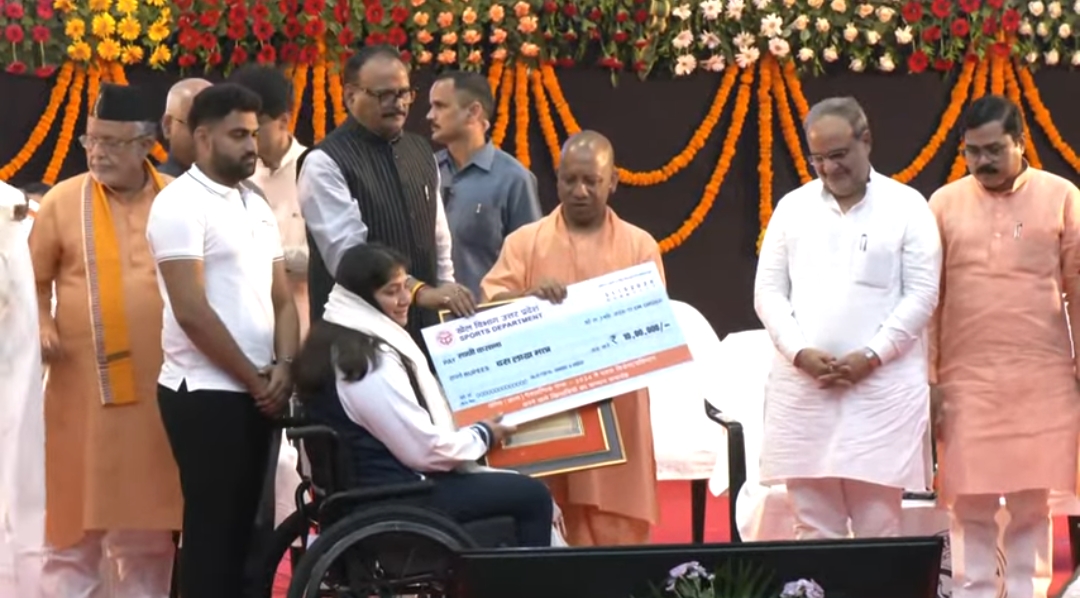 Chief Minister Yogi honored 14 Olympic and Paralympic players by giving them prize money of Rs 22.79 crore.