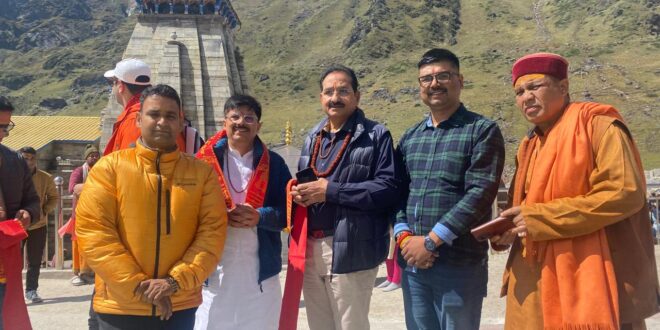 Prime Minister's brother Pankaj Modi arrives to visit Kedarnath Dham