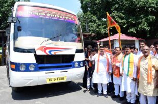 CM Sai Maa Bamleshwari Darshan-bus of devotees-flag