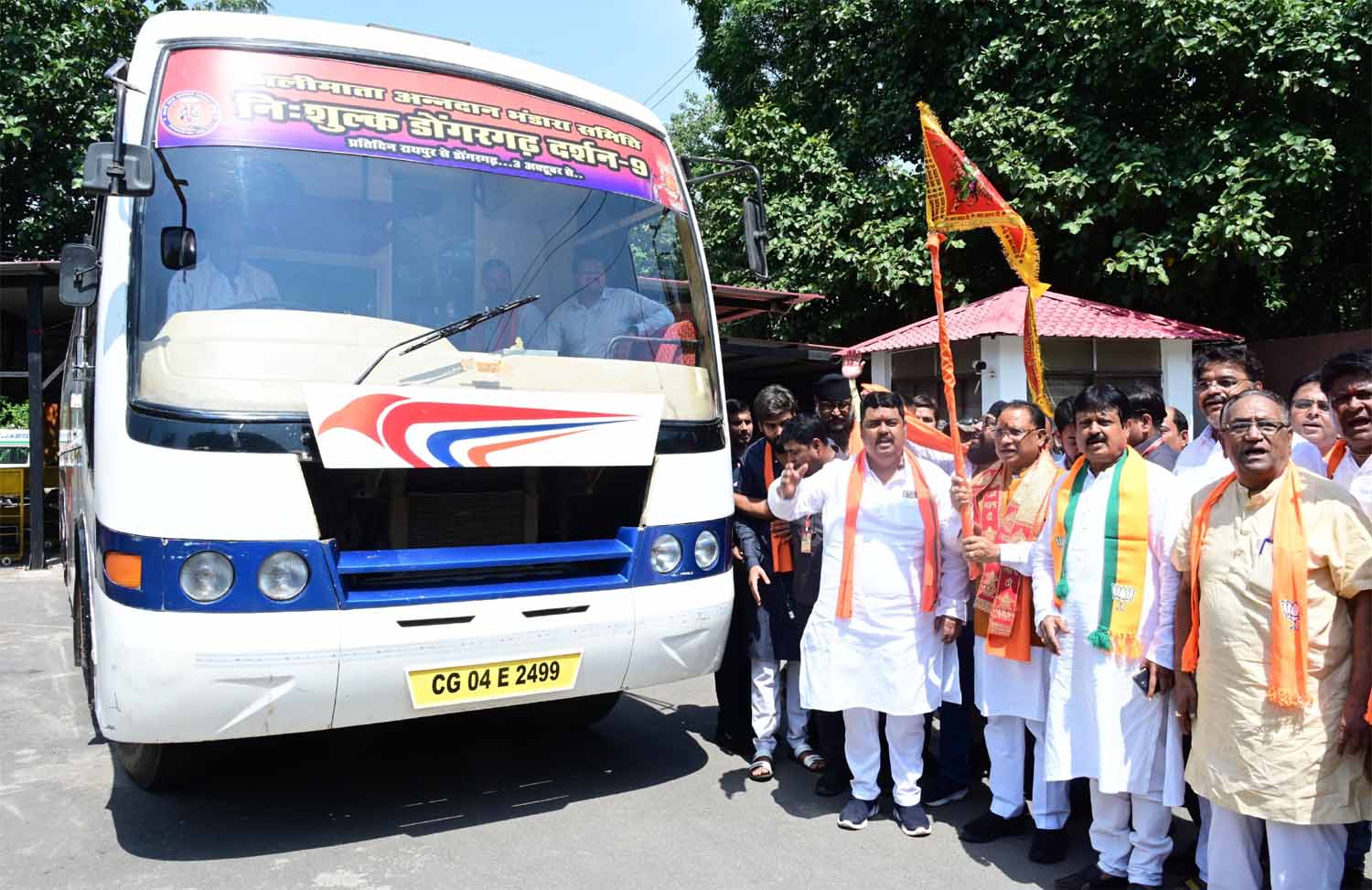 CM Sai Maa Bamleshwari Darshan-bus of devotees-flag