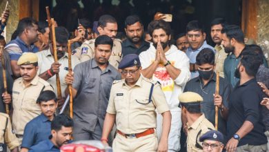 Allu Arjun leaves the police station, after 4 hours of interrogation