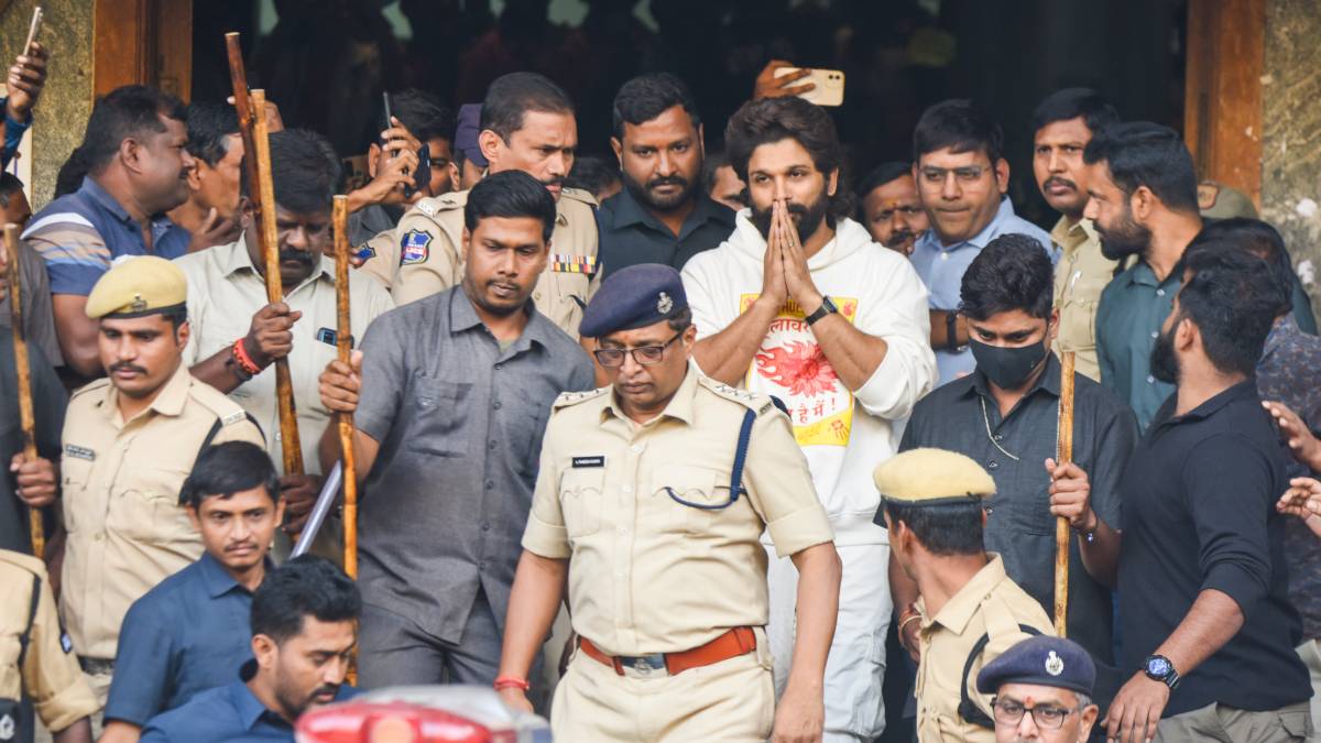 Allu Arjun leaves the police station, after 4 hours of interrogation