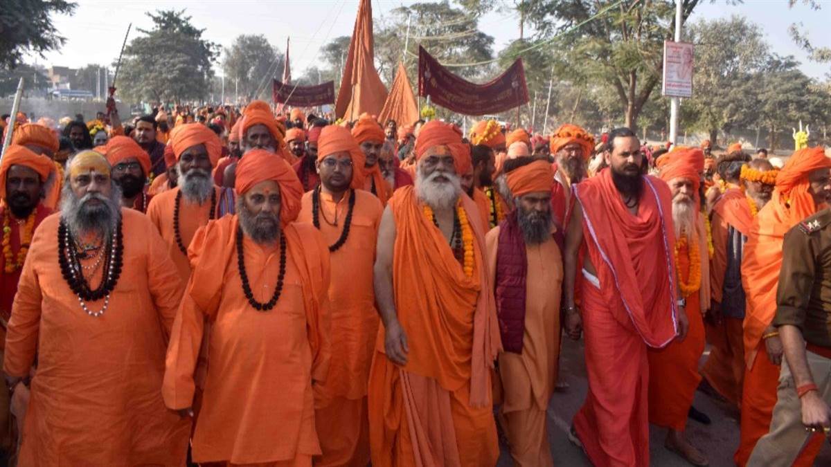 Mahakumbh 2025: Agni Akhara gets warm welcome