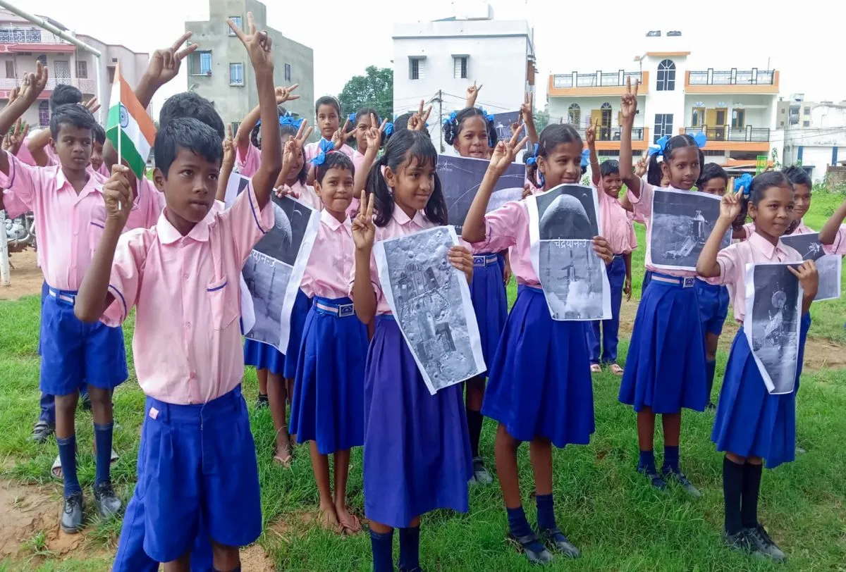 Children narrowly escape after the roof of a government school collapsed in Madhya Pradesh, a major accident after Rajasthan