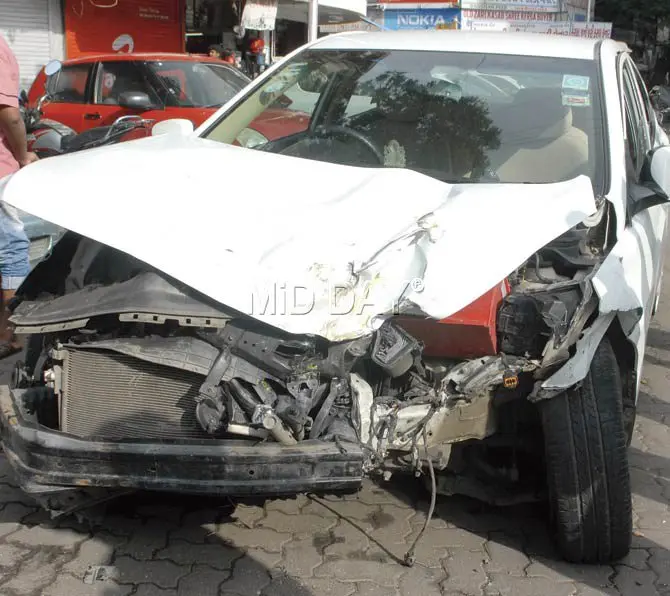Dangerous accident in Germany: Car jumped and fell on the roof, hit a child