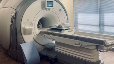 A man entered an MRI camera wearing a metal chain and suffered a broken rib