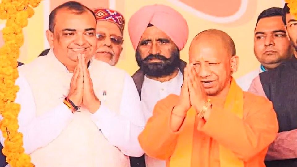 "New gift to Rampur: MLA Akash Saxena meets CM Yogi, Ram Rahim Bridge expansion proposal"