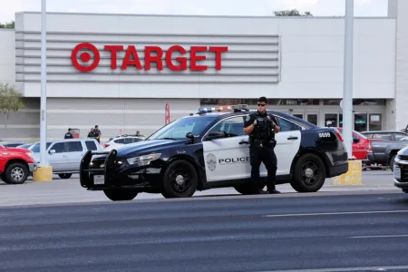 Australia: Firing at Sydney airport causes panic, attempt to snatch gun from police officer