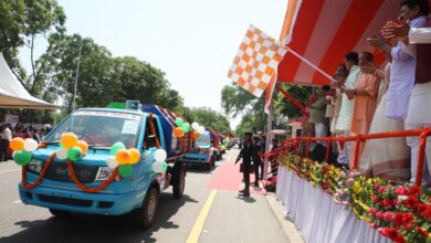 योगी ने 250 ई-कूड़ा वाहनों को दिखाई हरी झंडी
