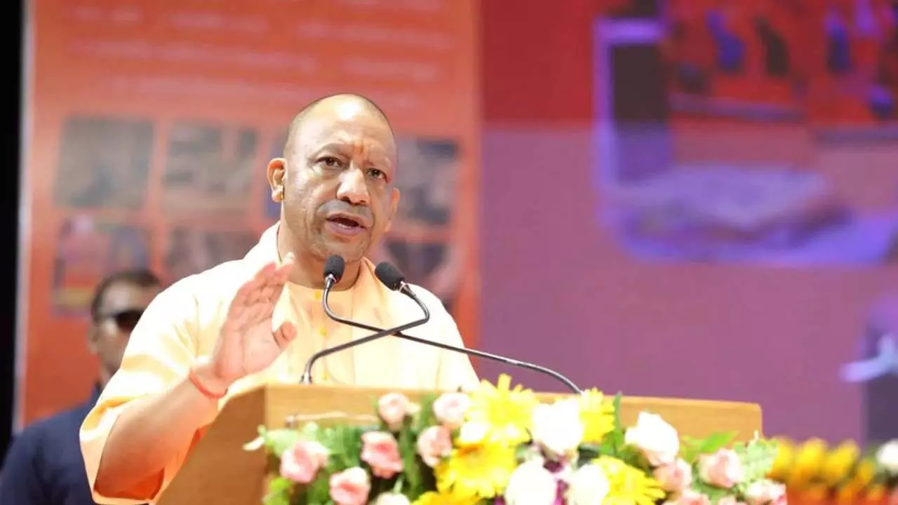 *आजमगढ़ पुलिस ने संवेदनशील मिशन में बचाई दो बच्चियों की जान, मदद के लिए सामने आया पूरा विभाग*