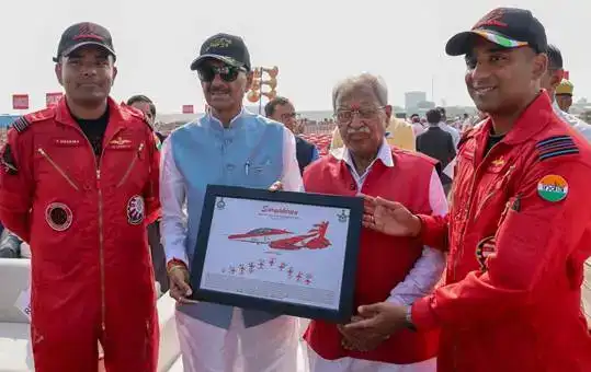 हॉक की उड़ान, दिलों में अरमान, आसमान में तिरंगा बना तो गूंजा जय हिंदुस्तान