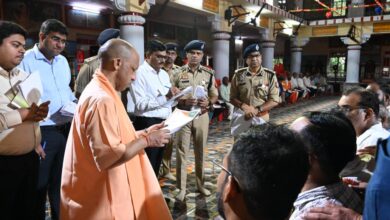 *बारिश के बावजूद सीएम योगी आदित्यनाथ ने किया जनता दर्शन*