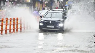 उत्तराखंड में भारी बारिश, चारधाम यात्रा रुकी; यलो अलर्ट