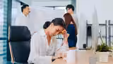 ऑफिस में तारीफ के बाद भी डर? जानें Imposter Syndrome