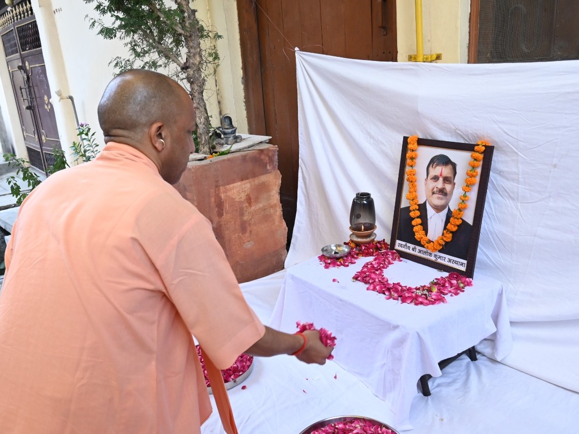दिवंगत अधिवक्ताओं को भावभीनी श्रद्धांजलि दी मुख्यमंत्री ने, परिवार को दिया आर्थिक संबल