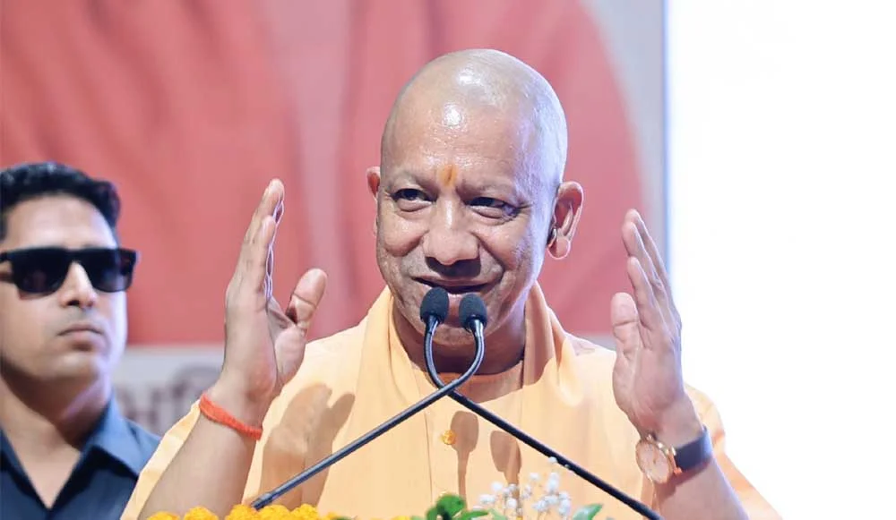 जो प्रदेश की सेवा में जुटे, योगी सरकार ने उनके परिवारों को दिया स्वास्थ्य सुरक्षा का कवच