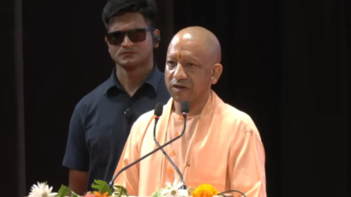 **सीएम योगी का बयान- विदेशी आक्रांताओं ने भारत की समृद्धि के साथ ज्ञान परंपरा को भी मिटाने का प्रयास किया**